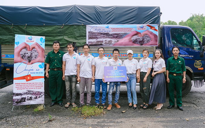 Biểu tượng hỗ trợ khách hàng 24/7 của helo888